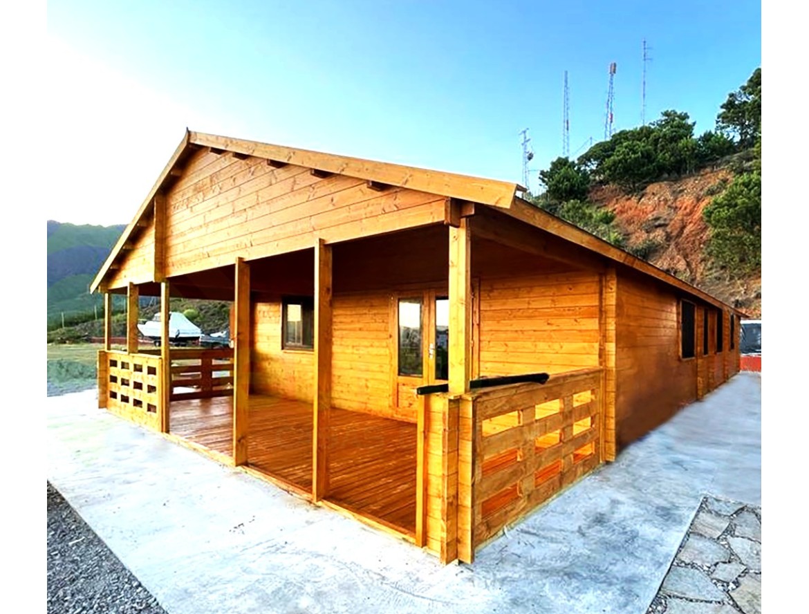 La Estoril de 136m2 + Carpot Karl 20 m2 y Dúo de 30m2 montados en Cádiz
