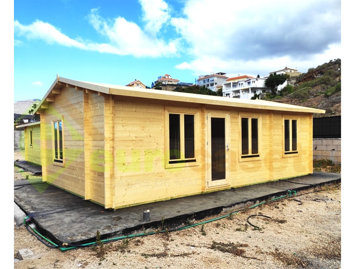 Montaje de casa de madera GABRIELA 40m2, 44mm grosor de la pared, montada en Tenerife Montaje de casa de madera GABRIELA 40m2, 44mm grosor de la pared, montada en Tenerife