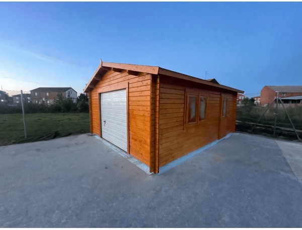 Garaje de Madera a Medida 4x6 y 44mm con puerta seccional abatible perfecto para Proteger tu Vehículo