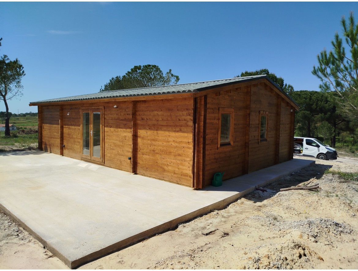Casa de madera Rado Twinksin 72m2 y 44-50-44mm montada en Evora (Portugal)