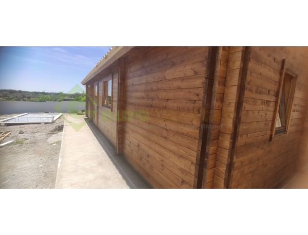 Casa de madera RADO TWINSKIN 72m2 y doble pared 44-50-44mm montada en PORTALEGRE (PORTUGAL)