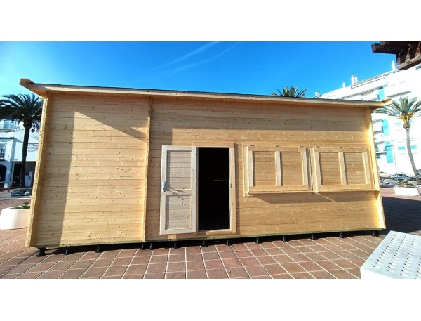 KIOSKO de madera hecho A MEDIDA de 6x8m montado en Estepona