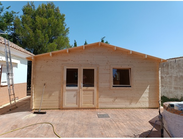 Caseta de madera a medida 6x8m2 44mm montada en CIUDAD REAL 