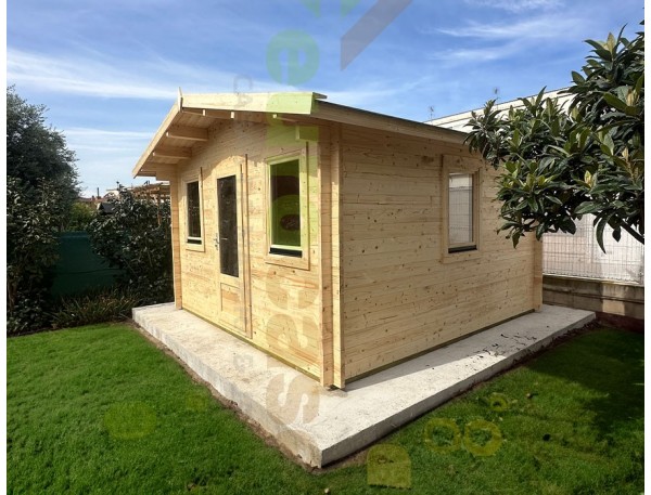 Caseta de jardín GANDIA 4X4 44mm montada en GRANADA con CHOVATERM para la cubierta del tejado.