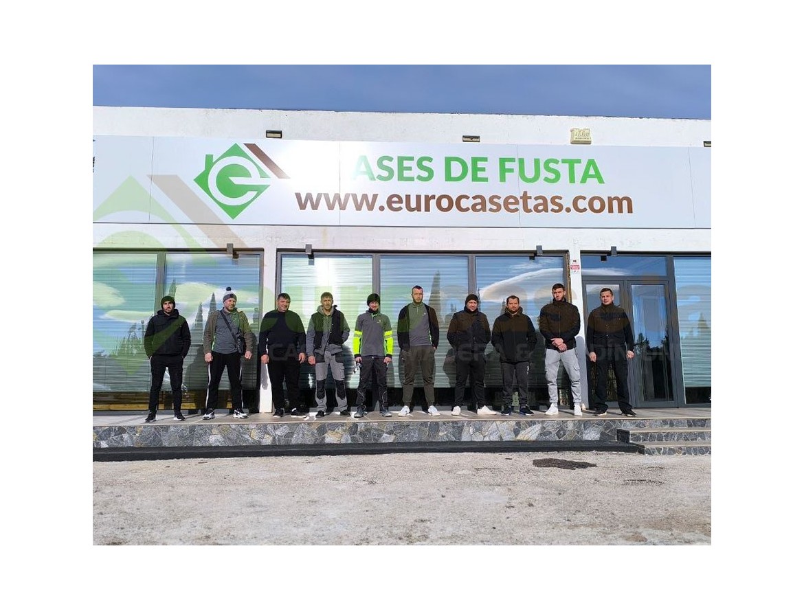 Nuestro Equipo de Montaje: Los Profesionales de Eurocasetas a Tu Servicio