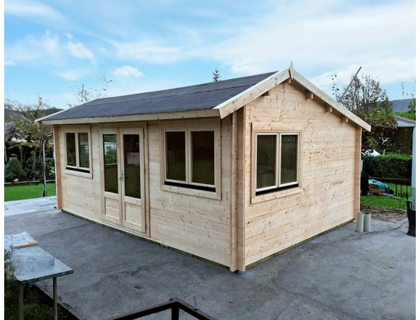 Caseta de jardín NORA 2 600 x 420cm 44mm montada en BURGOS con CHOVATERM e instalación de BAJANTES DE AGUA.