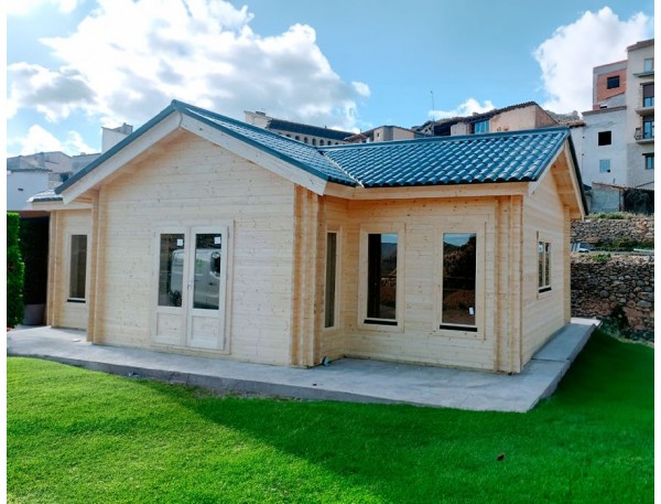 Casa de Madera FLORIDA CTE 60m² 44-140-44 mm con DOBLE TECHO, CHOVAFOAM, PANEL SANDWICH montada en CASTELLÓN Casa de Madera FLORIDA CTE 60m² 44-140-44 mm con DOBLE TECHO, CHOVAFOAM, PANEL SANDWICH montada en CASTELLÓN