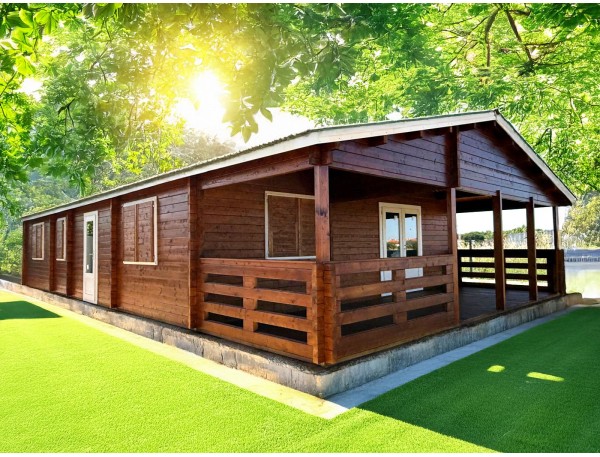 Casa de madera AINSA 116m², 70mm con CHOVATERM, CONTRAVENTANAS y LASUR blanco y marrón montada en PORTUGAL