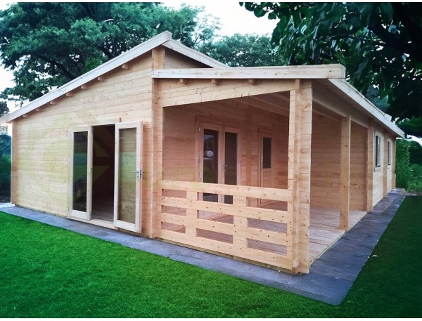 Casa de madera IBERICA de 93,5m² con paredes de 44mm de grosor montada en MÁLAGA