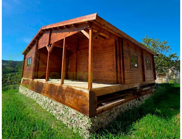 Casa de madera A MEDIDA 106,4m² 44-160-44mm montada en PORTO
